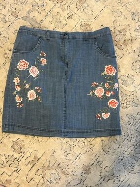 Vintage Embroidered Karen Scott Floral Denim mini skirt boho cottage core